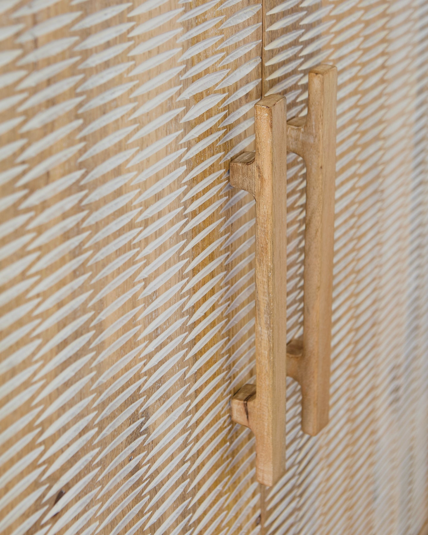 Ashley Express - Dallinbury Accent Cabinet