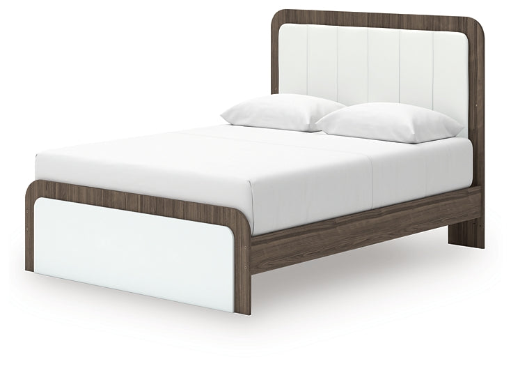 Kendanport Queen Upholstered Bed