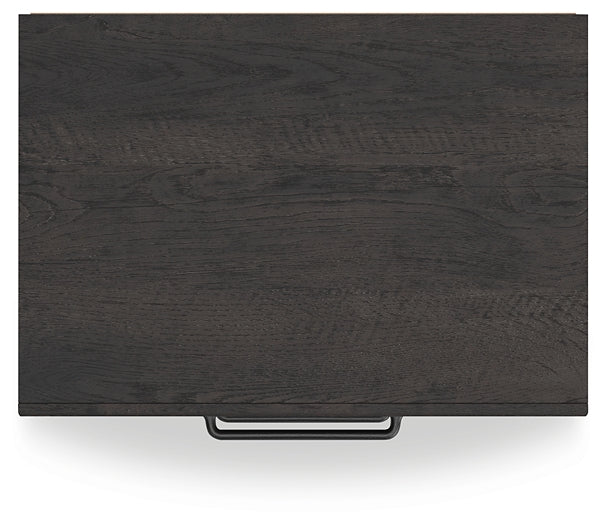 Hollivern Queen Panel Bed with Mirrored Dresser, Chest and Nightstand