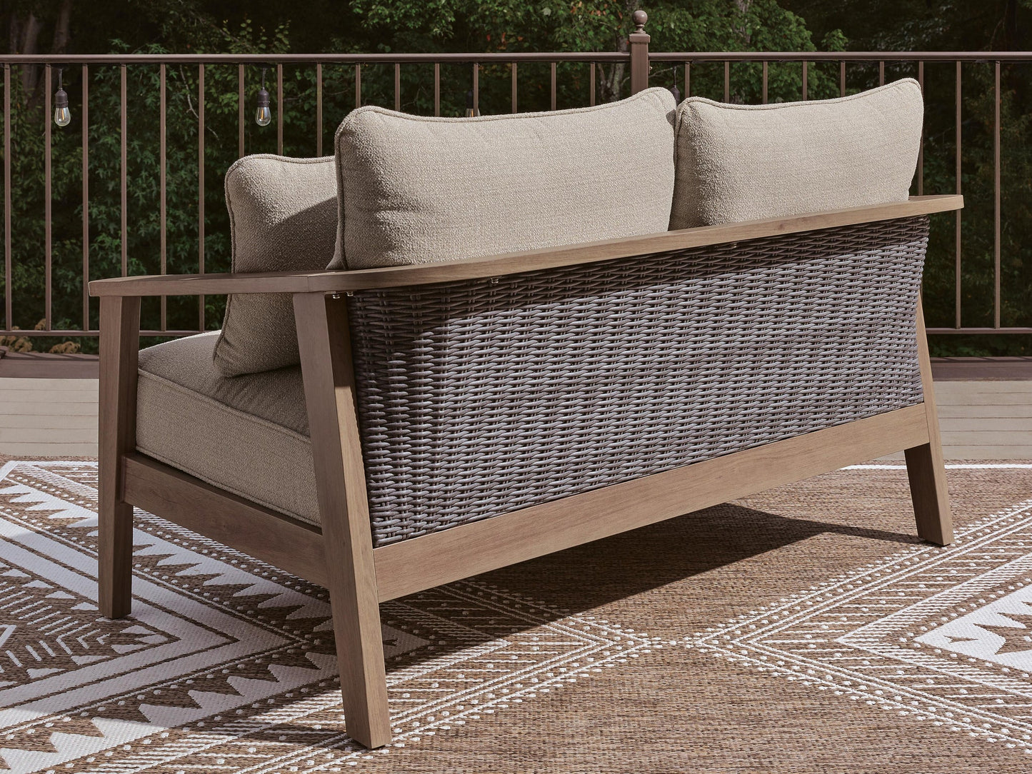 Harmony Headlands Loveseat w/Cushion
