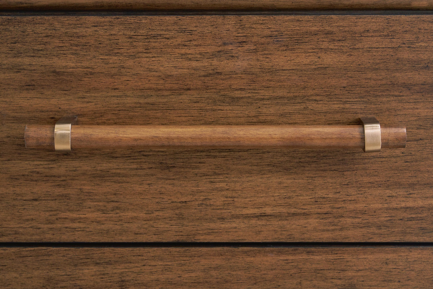Lyncott Five Drawer Chest